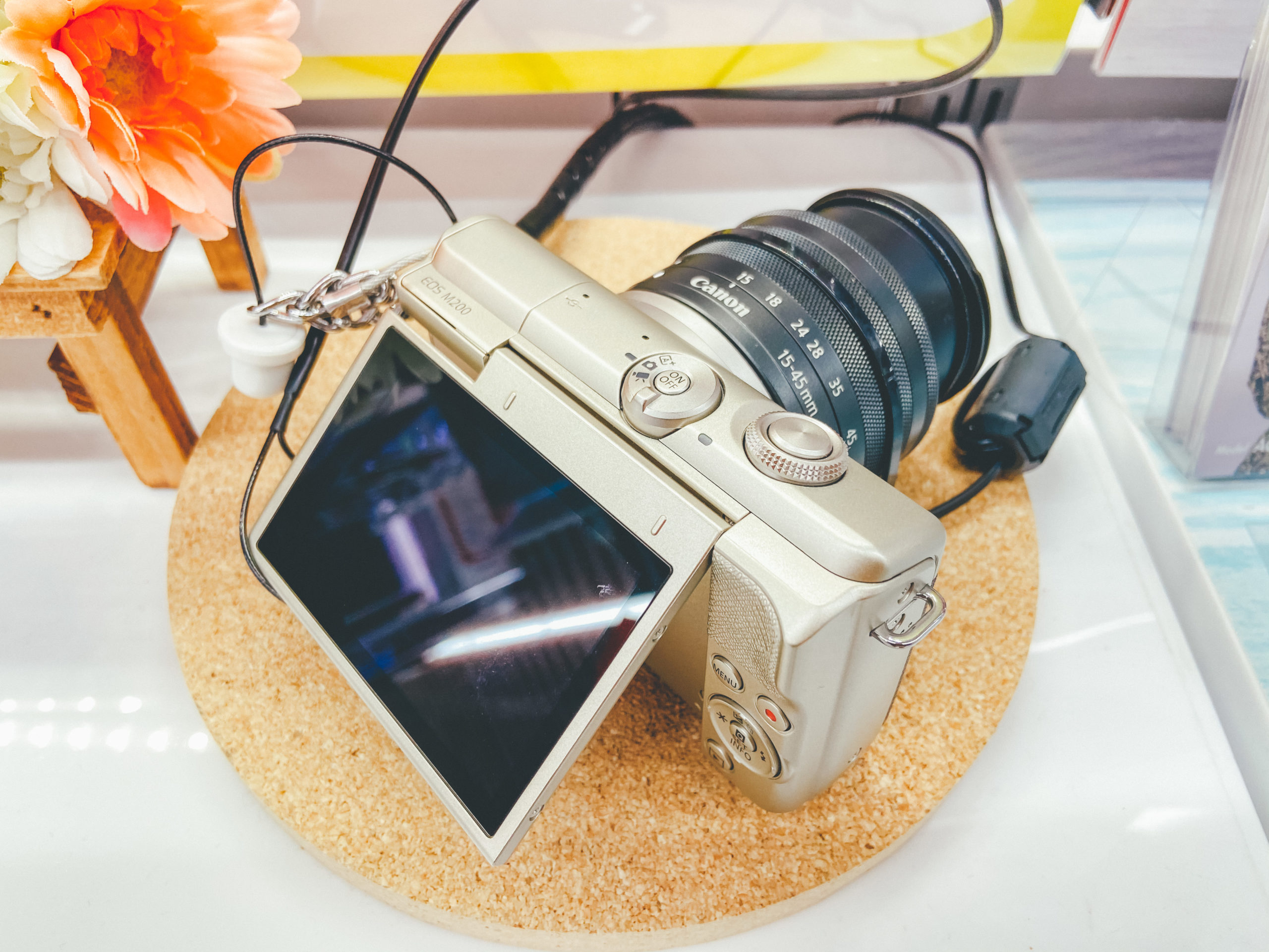 カメラ デジタルカメラ Canon EOS M200】 初心者・スマホからのレベルアップにおすすめミラー 